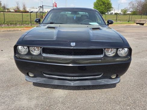 Used 2010 Dodge Challenger SE image 2