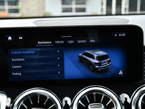 Used 2024 Mercedes-Benz GLB 250 image 19