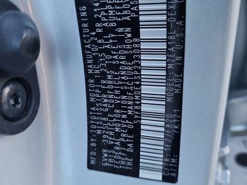 Used 2025 Toyota Corolla LE image 28