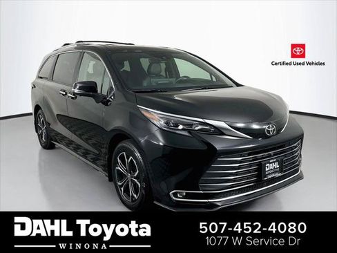 Certified 2026 Toyota Sienna Platinum AWD/4WD image 1