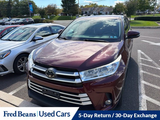 Used 2017 Toyota Highlander Plus AWD/4WD image 1
