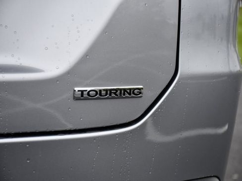 New 2025 Honda Pilot Touring image 9