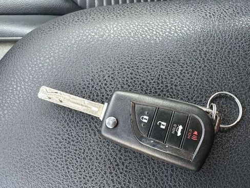 Used 2022 Toyota Camry SE FWD image 36