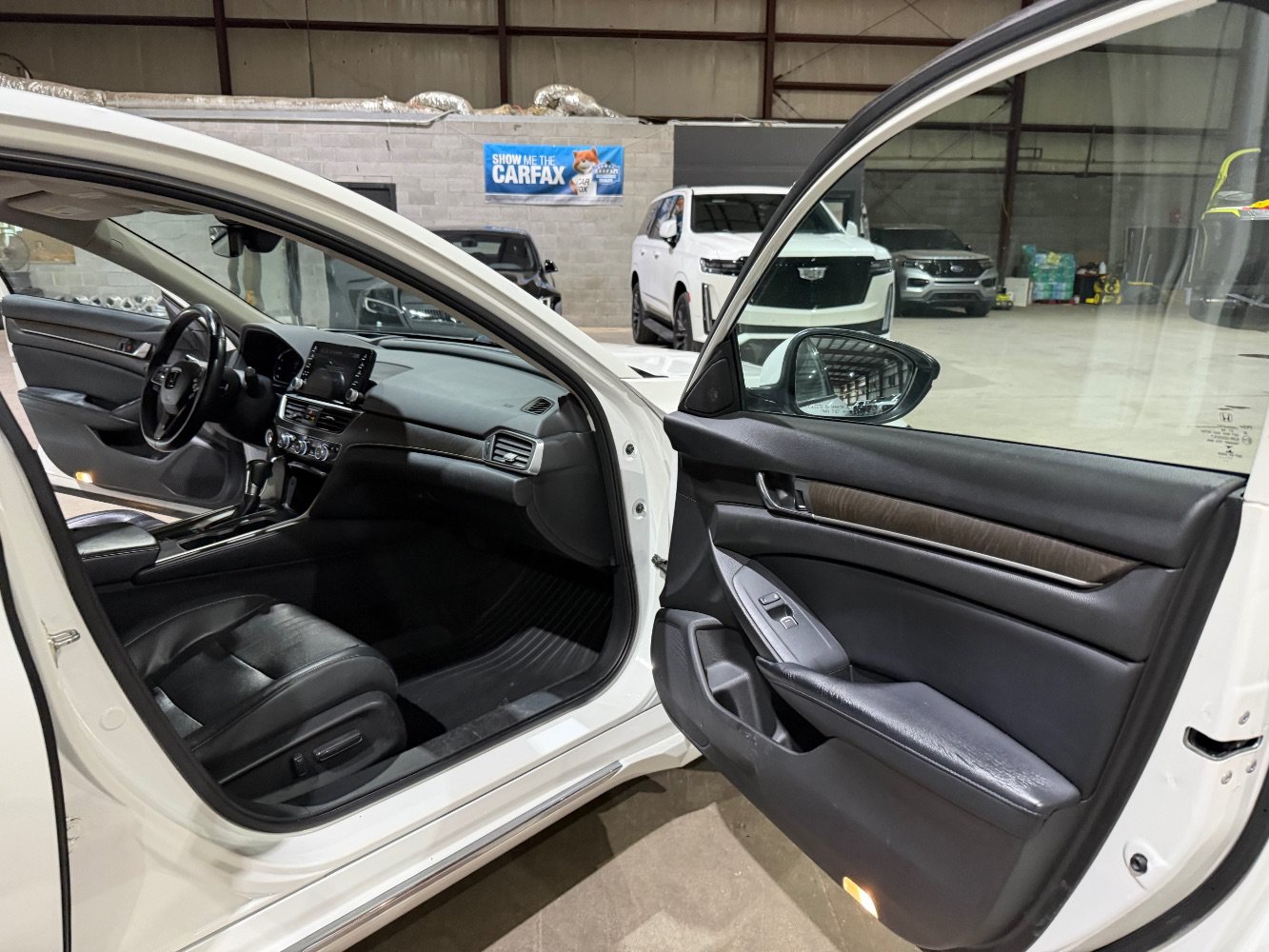Used 2018 Honda Accord Touring image 25
