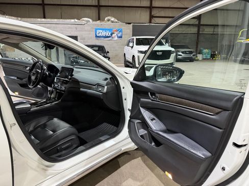 Used 2018 Honda Accord Touring image 25