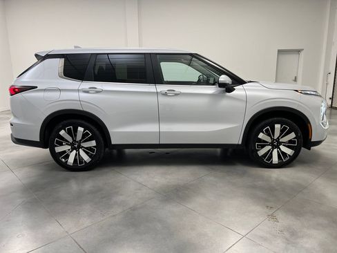 Used 2025 Mitsubishi Outlander SE AWD/4WD image 10