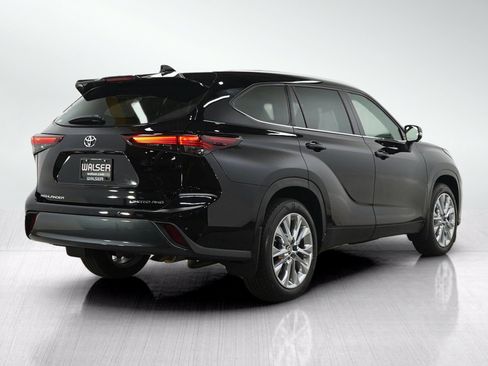 Used 2024 Toyota Highlander Limited AWD/4WD image 5