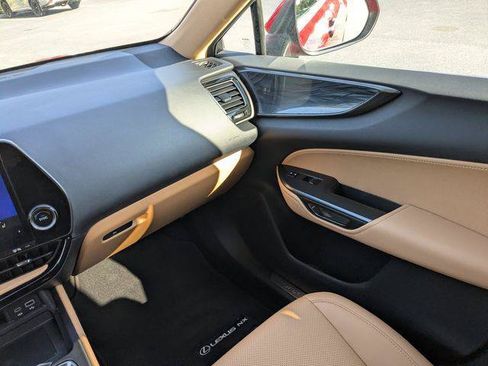 Used 2025 Lexus NX 250 FWD w/ Towing Package (2000 Lbs) image 17