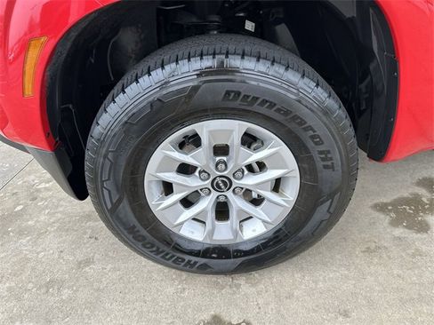 Used 2024 Nissan Frontier SV image 18