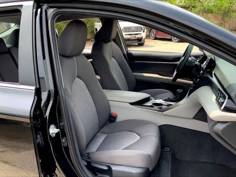 Used 2024 Toyota Camry LE image 9