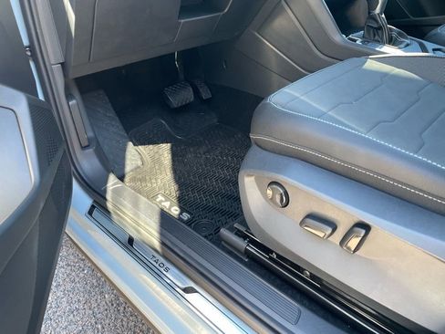 New 2026 Volkswagen Taos SE FWD image 13