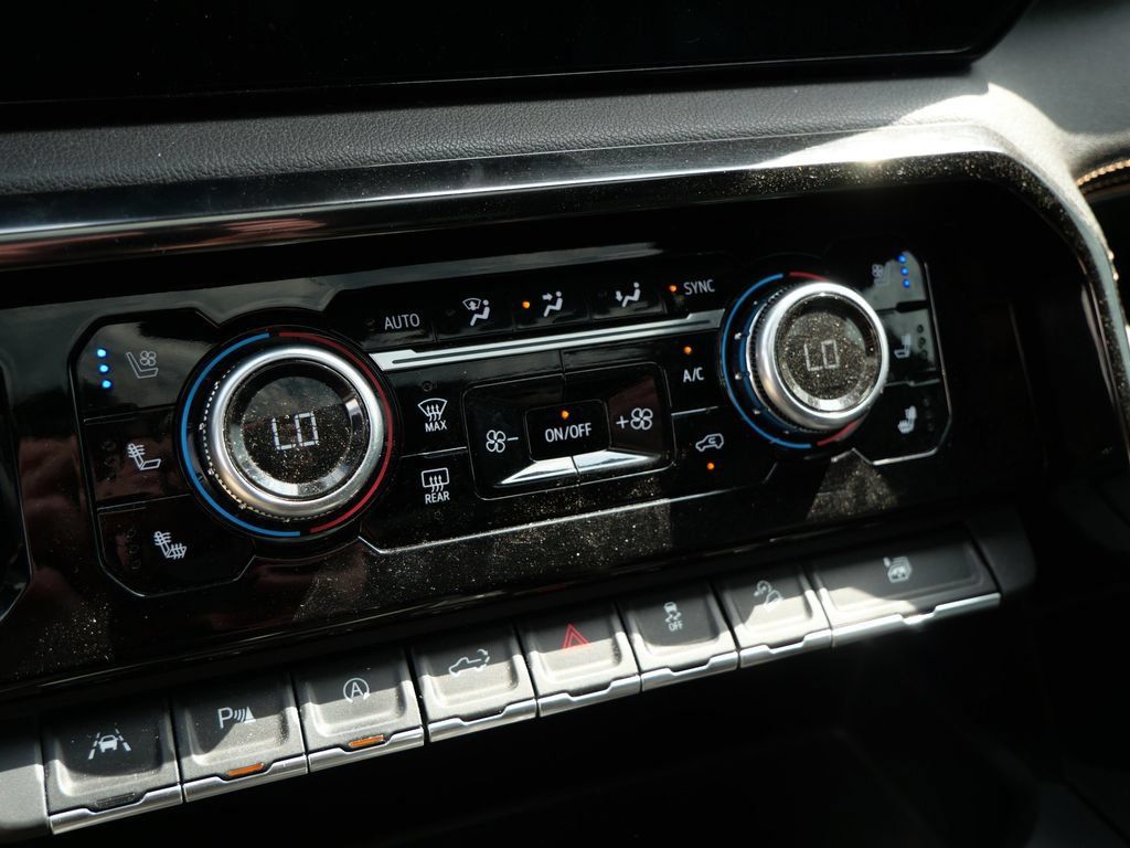 Certified 2022 GMC Sierra 1500 AT4 w/ AT4 Premium Package AWD/4WD image 28