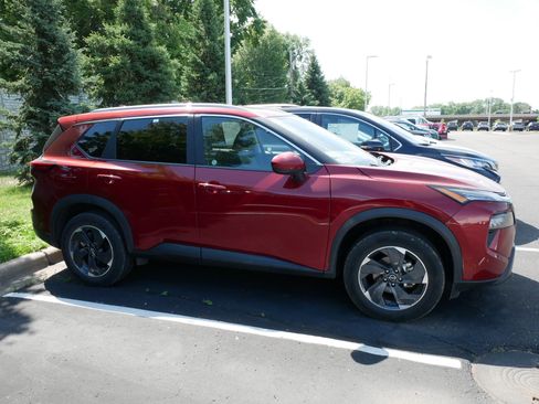 Used 2025 Nissan Rogue SV w/ SV Premium Package AWD/4WD image 5