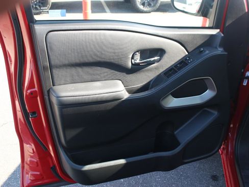 Used 2023 Nissan Frontier SV image 12