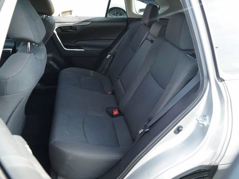 Used 2021 Toyota RAV4 LE AWD/4WD image 8