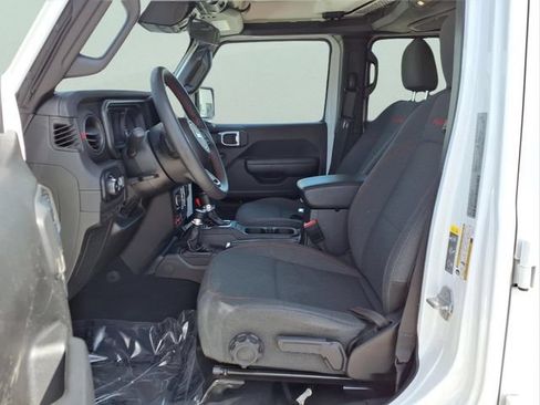 Used 2025 Jeep Wrangler Unlimited Rubicon AWD/4WD image 19