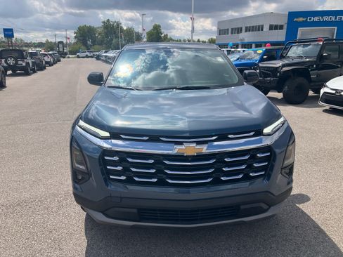 Used 2026 Chevrolet Equinox LT w/ Safety and Technology Package FWD image 2
