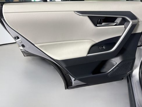 Used 2019 Toyota RAV4 XLE Premium FWD image 26