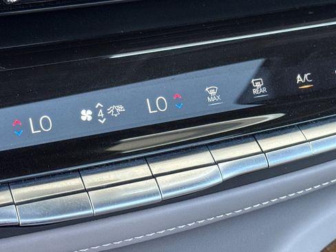 Used 2021 Cadillac Escalade Premium Luxury Platinum image 30