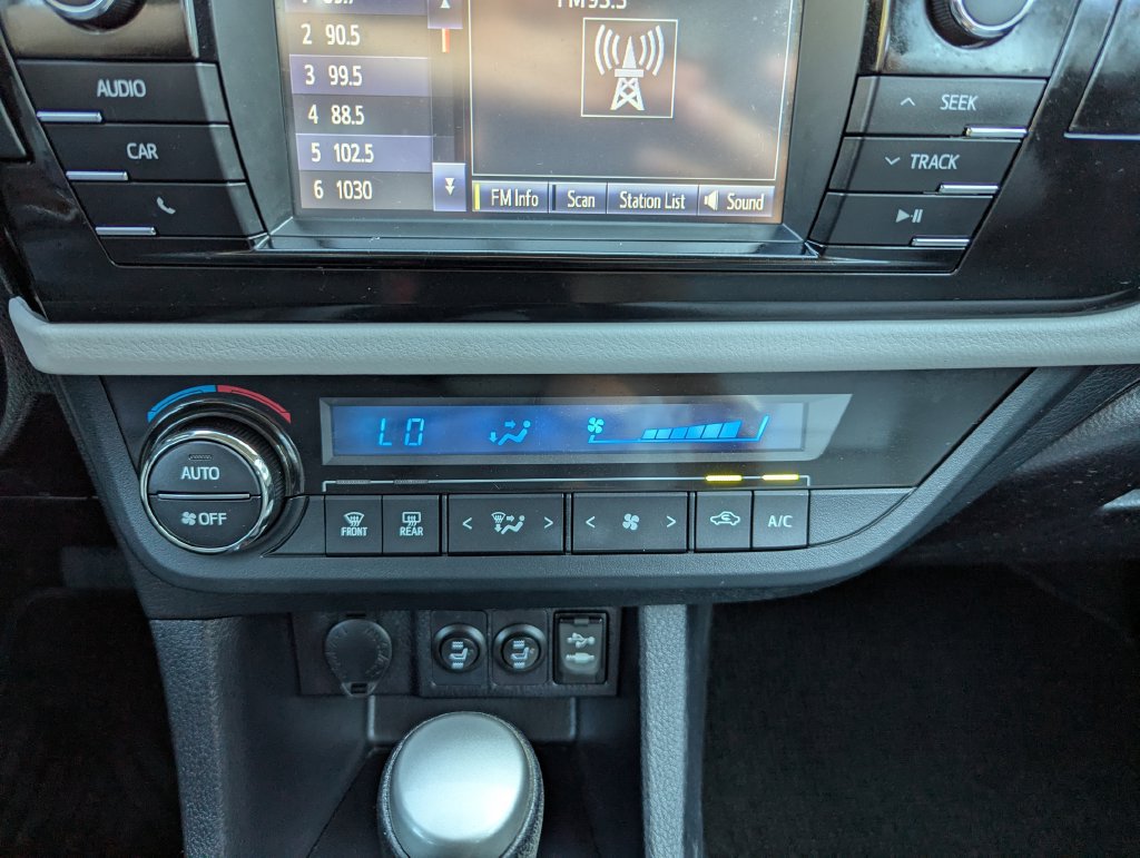 Used 2016 Toyota Corolla LE FWD image 23