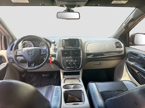 Used 2020 Dodge Grand Caravan SXT FWD image 24