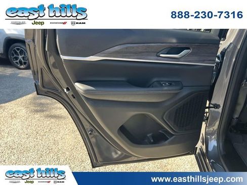 Certified 2023 Jeep Grand Cherokee Limited image 18