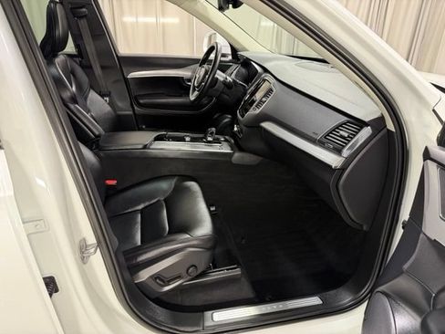 Used 2023 Volvo XC90 B5 Core w/ Protection Package Premier AWD/4WD image 12