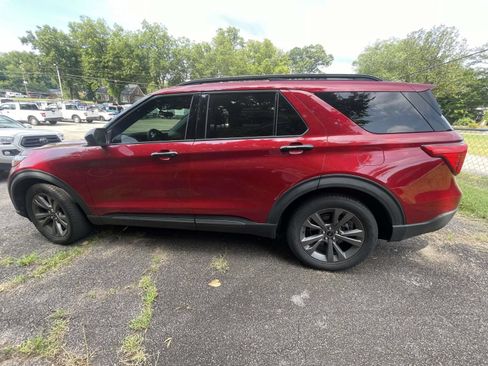 Used 2022 Ford Explorer XLT w/ Equipment Group 202A RWD image 5