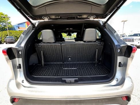 Used 2021 Toyota Highlander XSE AWD/4WD image 40
