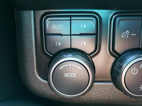 Used 2022 Chevrolet Suburban Z71 w/ Luxury Package AWD/4WD image 29