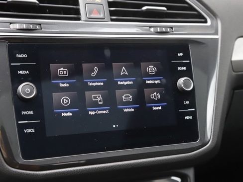 Used 2023 Volkswagen Tiguan SE w/ Panoramic Sunroof Package image 22