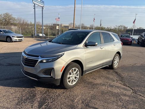 Used 2024 Chevrolet Equinox LT image 3