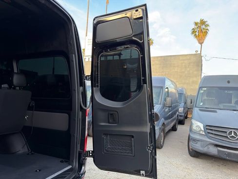 Used 2024 Mercedes-Benz Sprinter 2500 image 9