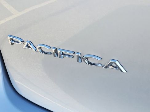 New 2026 Chrysler Pacifica Select image 30