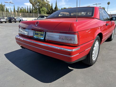 Used 1993 Cadillac Allante FWD image 41