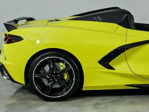 Used 2021 Chevrolet Corvette Stingray Premium Conv w/ Z51 Performance Package image 13