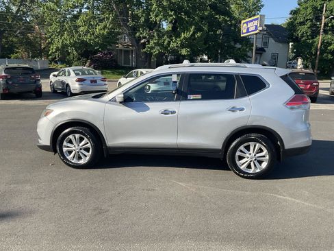 Used 2016 Nissan Rogue SV w/ SV Premium Package AWD/4WD image 2