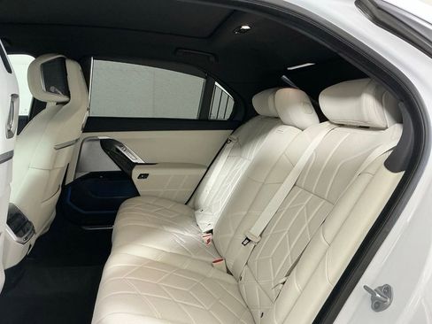 Certified 2025 BMW 760i xDrive w/ Luxury Rear Seating Package AWD/4WD image 26