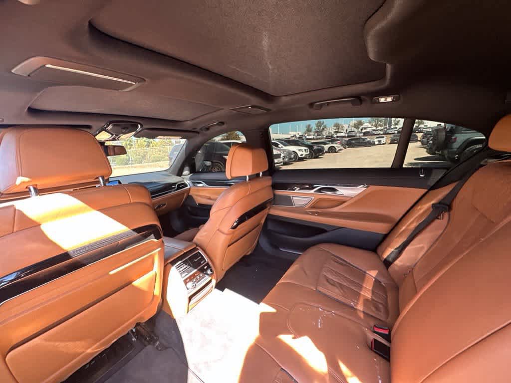 Used 2019 BMW 750i w/ M Sport Package RWD image 11