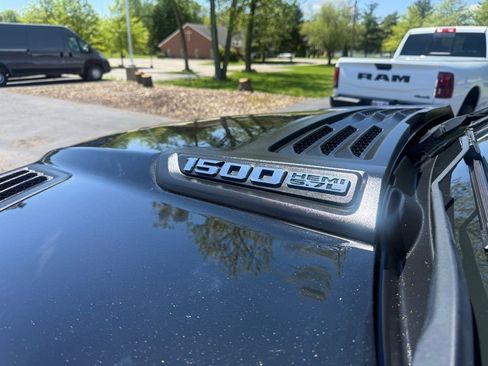Used 2019 RAM 1500 Laramie AWD/4WD image 10