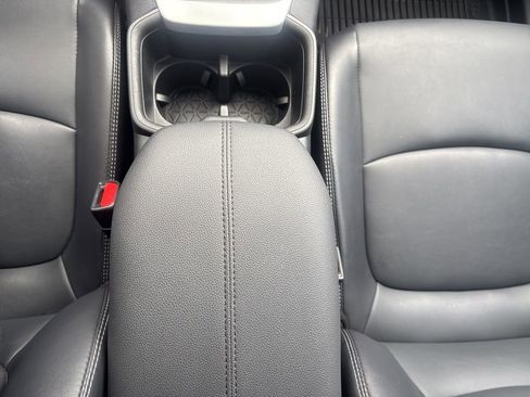 Used 2023 Toyota RAV4 XLE Premium image 18