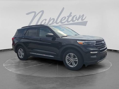 Used 2024 Ford Explorer XLT w/ Equipment Group 202A RWD image 3