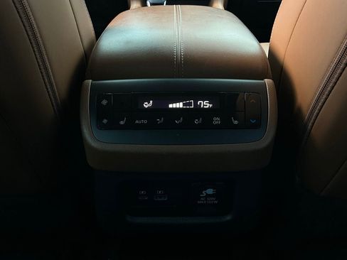 Used 2023 Nissan Pathfinder Platinum image 14