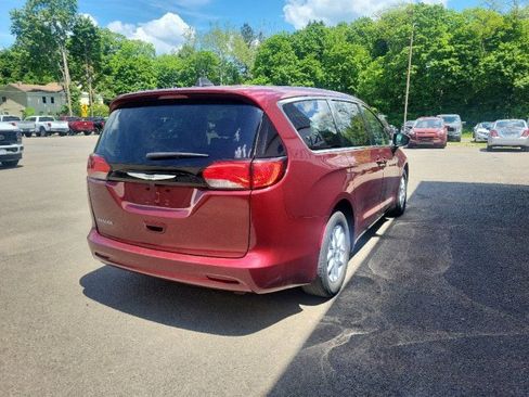 Used 2023 Chrysler Voyager LX FWD image 6