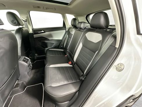Used 2023 Volkswagen Taos SEL AWD/4WD image 27