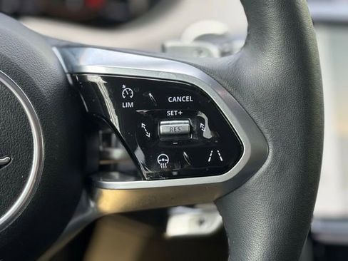 Certified 2024 Jaguar E-PACE R-Dynamic SE AWD/4WD image 24