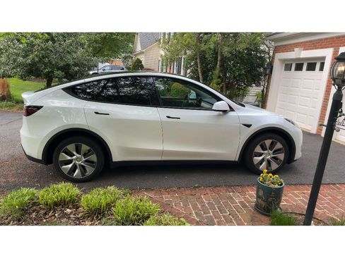 Used 2023 Tesla Model Y Long Range AWD/4WD image 3