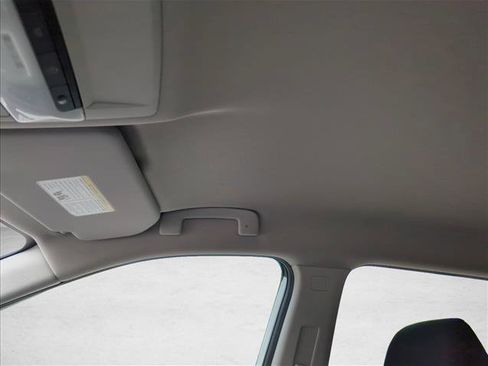 Used 2023 Nissan Rogue S FWD image 15