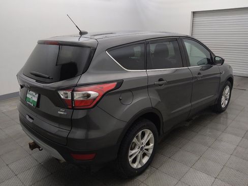 Used 2017 Ford Escape SE AWD/4WD image 9