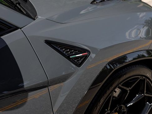 Used 2023 Lamborghini Urus Performante AWD/4WD image 22